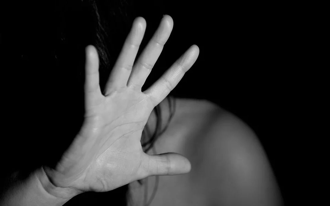 Huiselijk geweld? Vrouw slaat zichzelf