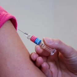 Anti-vaccinatiemoeder vraag om advies, krijgt er aardig van langs