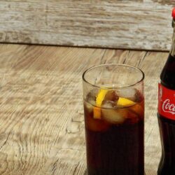 Ronaldo zet colaflesjes weg, kost Coca-Cola 4 miljard dollar