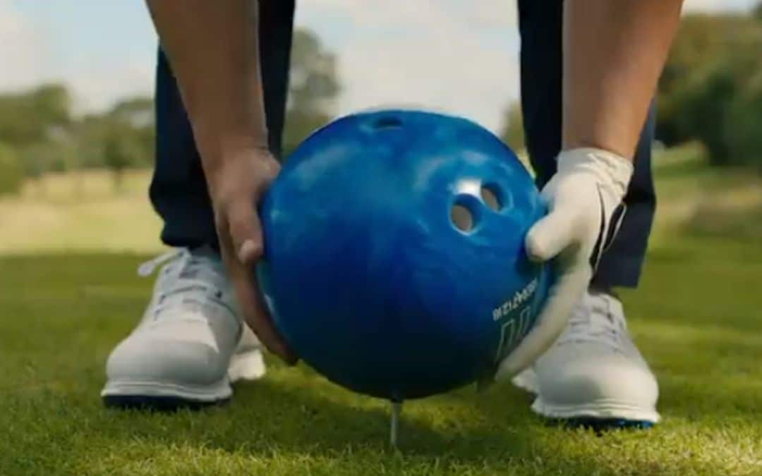 Balsporten met een bowlingbal